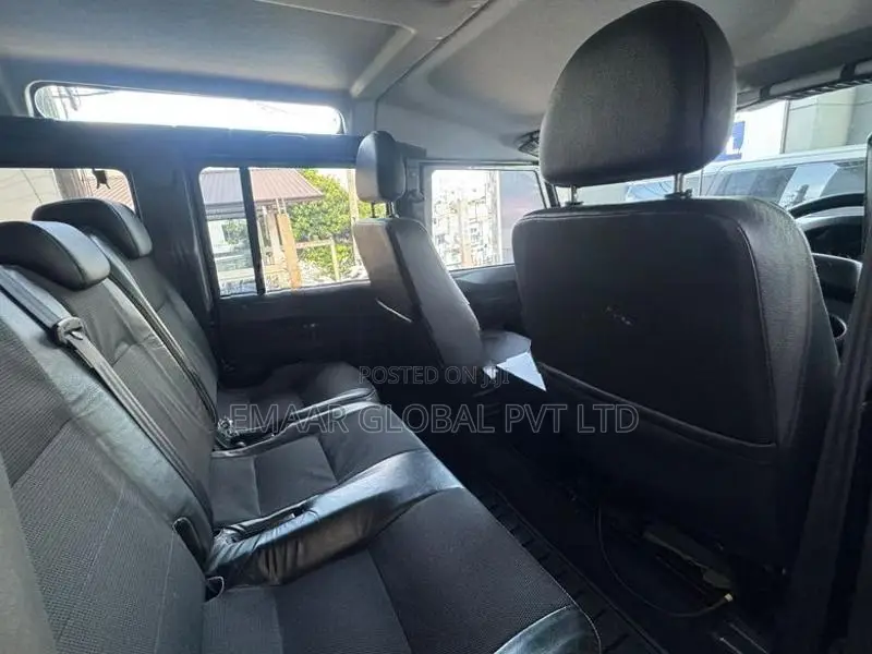 Land Rover Defender 2014