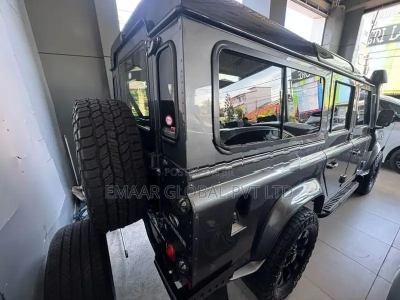 Land Rover Defender 2014