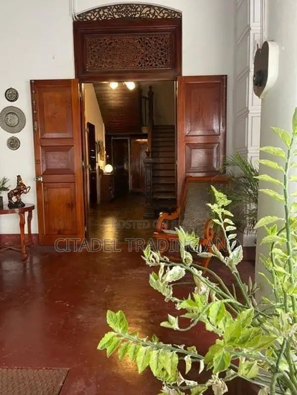 Traditional 2 Story Walawwa Type House For Sale In Colombo 7 - CH1833