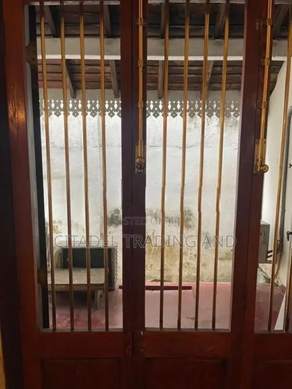 Traditional 2 Story Walawwa Type House For Sale In Colombo 7 - CH1833
