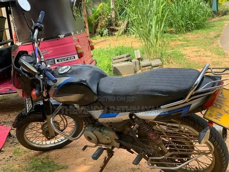 Bajaj CT100 2015