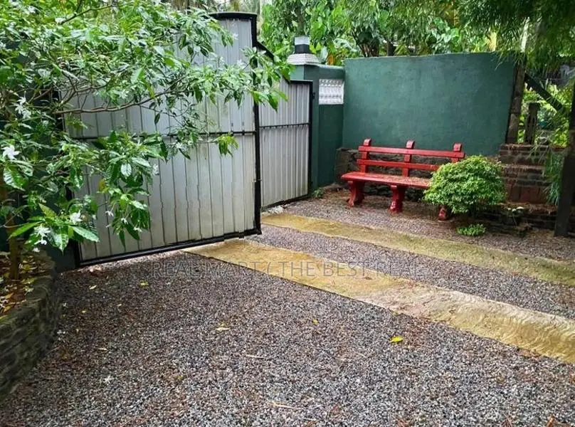 MEEGODA : 4-BEDROOM (16-PERCH) 2-STOREY HOUSE FOR SALE