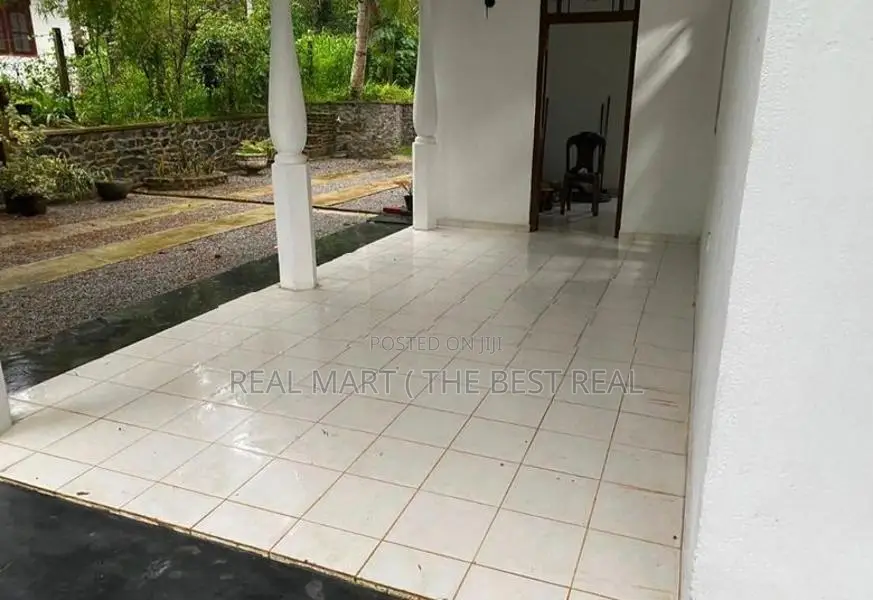 MEEGODA : 4-BEDROOM (16-PERCH) 2-STOREY HOUSE FOR SALE