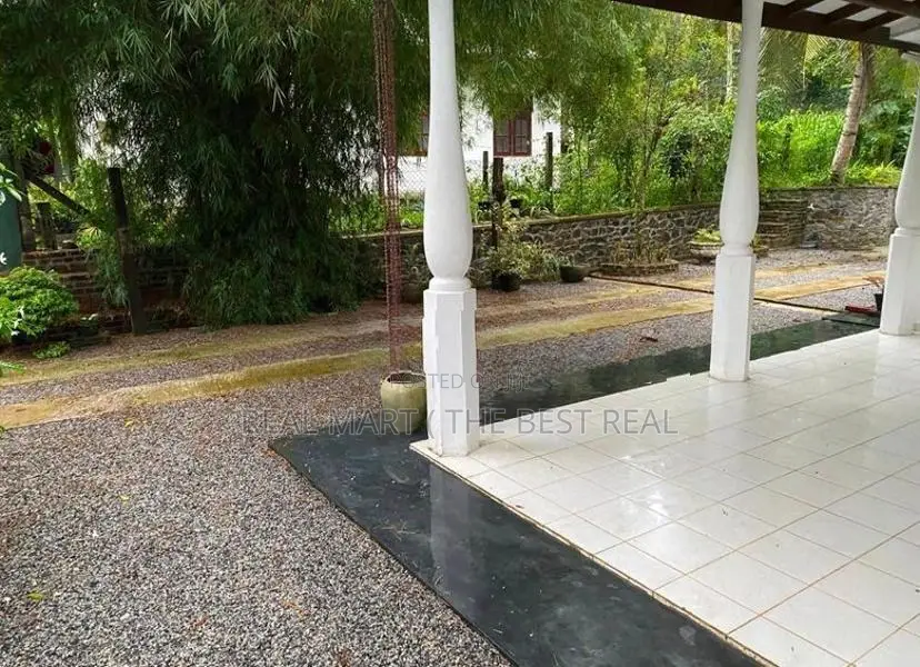 MEEGODA : 4-BEDROOM (16-PERCH) 2-STOREY HOUSE FOR SALE