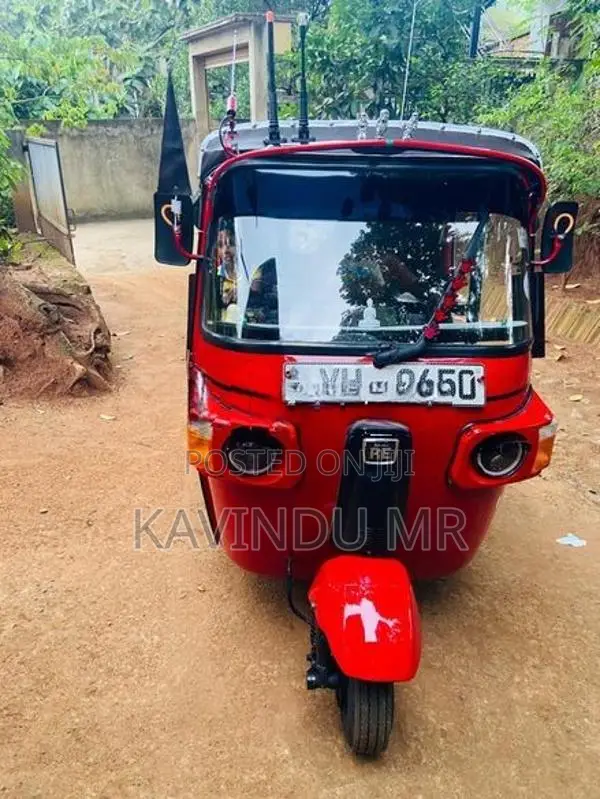 Bajaj RE 2011