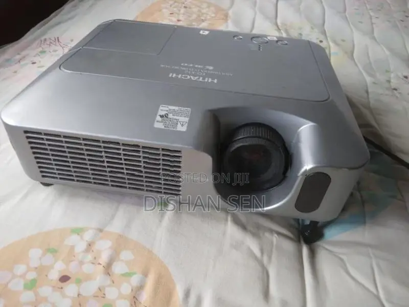 Hitachi ED-X12 3LCD Multimedia Projector