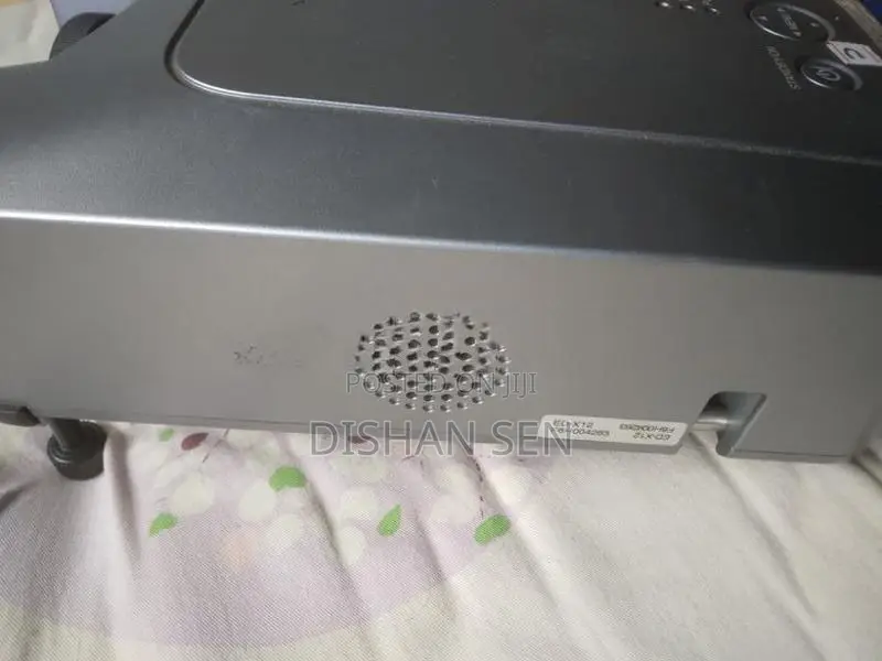 Hitachi ED-X12 3LCD Multimedia Projector