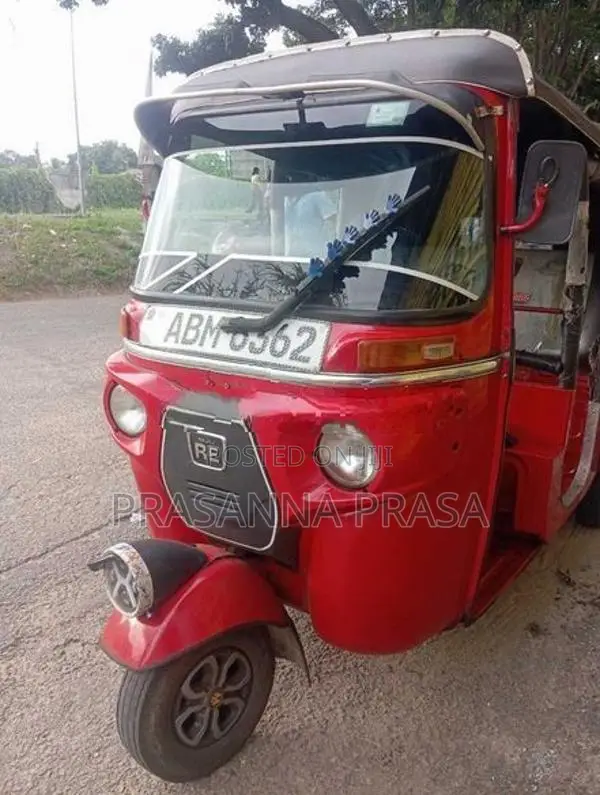 Bajaj RE 2016
