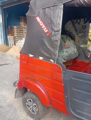 Bajaj RE 2016