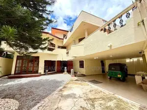 Luxury 3-Story Residence With Rooftop Bar Pool – Kotte