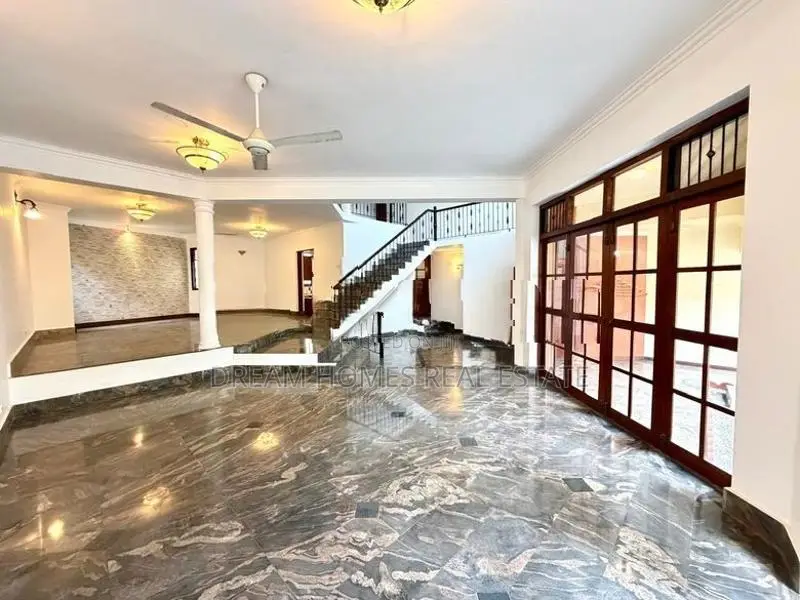 Luxury 3-Story Residence With Rooftop Bar Pool – Kotte