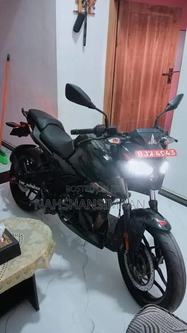 Bajaj Pulsar N160 2025