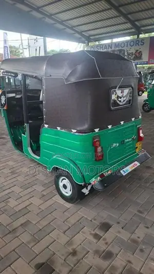Bajaj RE 4strok 2015