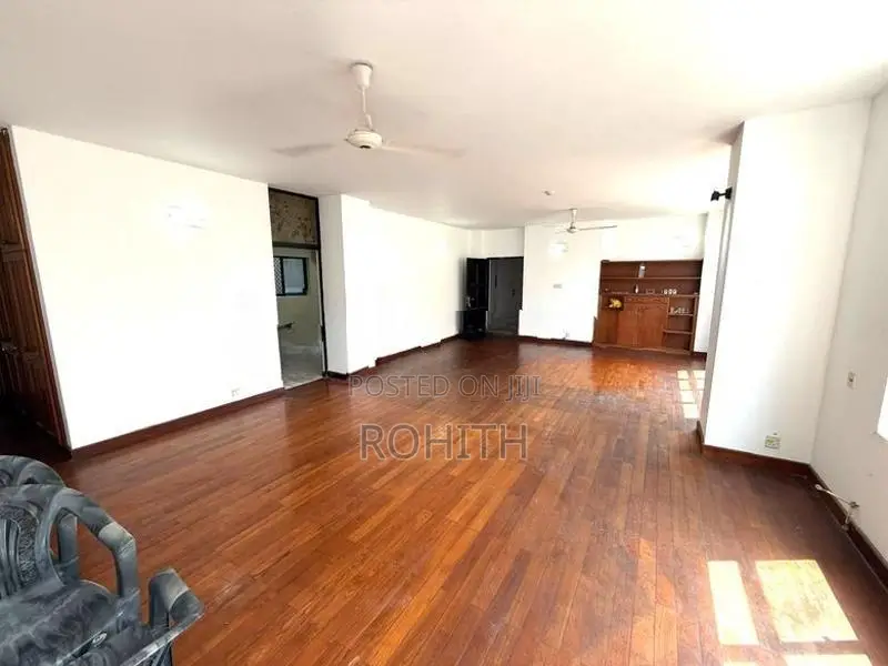 1800SqFt 3 Bedroom Office Space In Colombo
