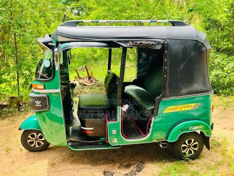 Bajaj RE 2015