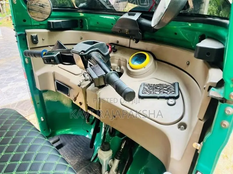 Bajaj RE 2015