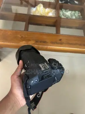 Canon 700d Dslr With 18-135 Lens