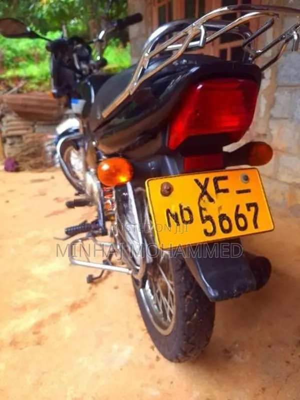 Bajaj CT100 2012