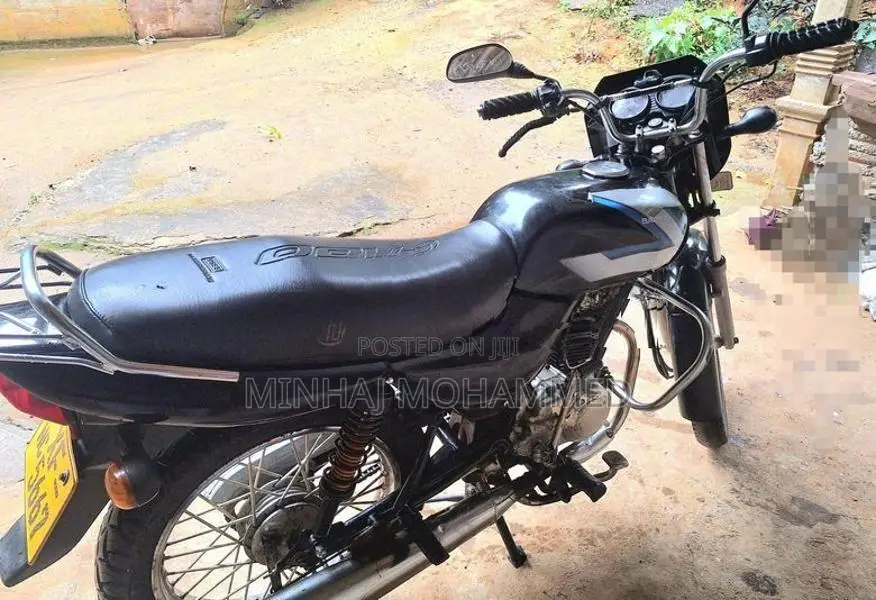 Bajaj CT100 2012
