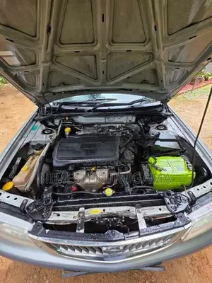 Nissan Sunny 2000