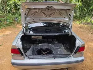 Nissan Sunny 2000