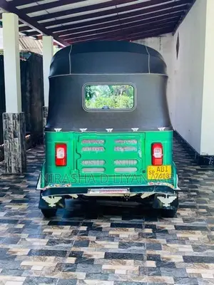 Bajaj RE 2017