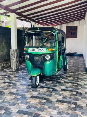 Bajaj RE 2017