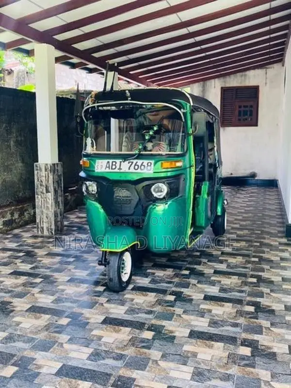 Bajaj RE 2017