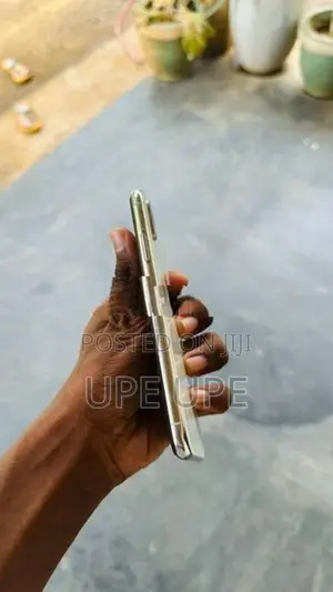 Apple iPhone XS (Used)