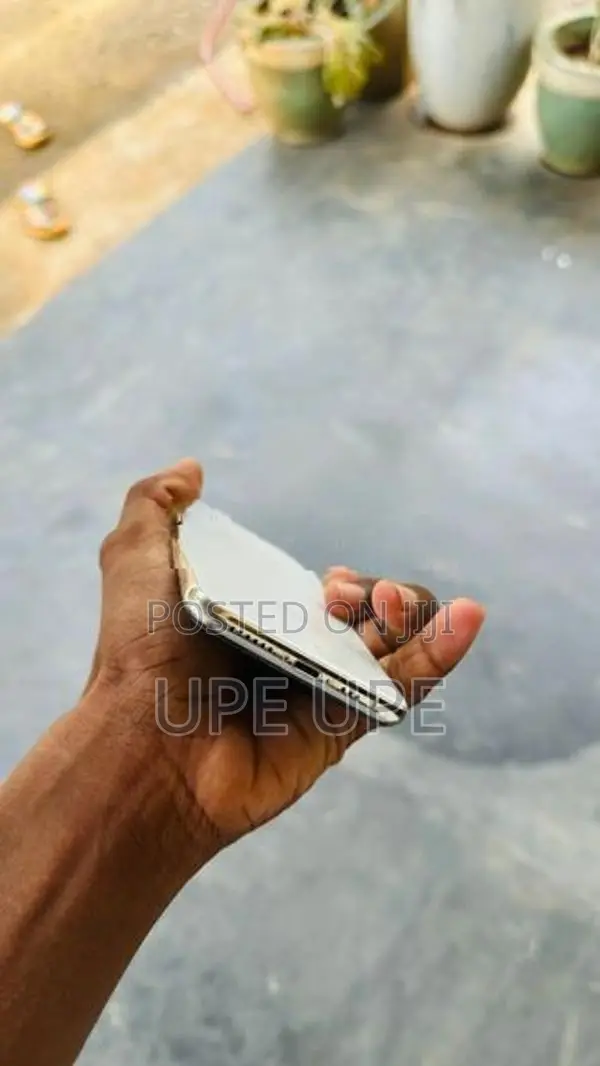 Apple iPhone XS (Used)