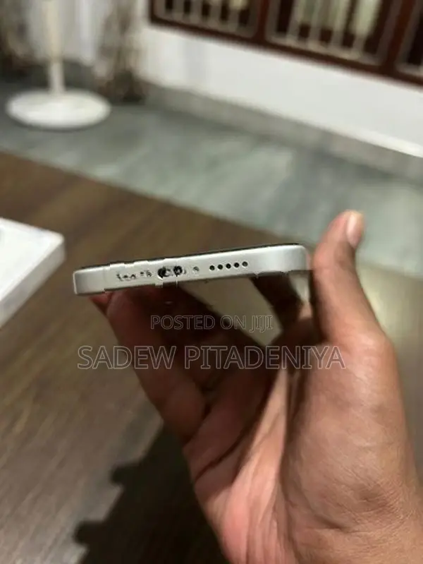 Apple iPhone 17 (Used)