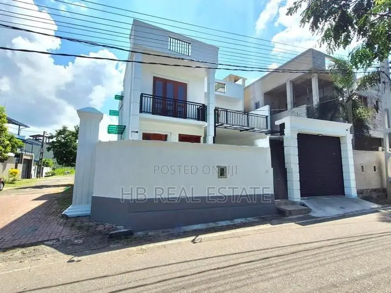 Brand New Luxury Three - Story House For Sale In Piliyandala