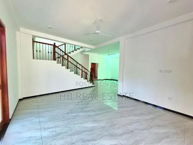 Brand New Luxury Three - Story House For Sale In Piliyandala