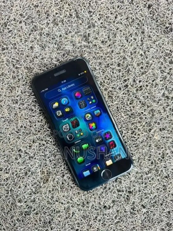 Apple iPhone SE 2 (Used)