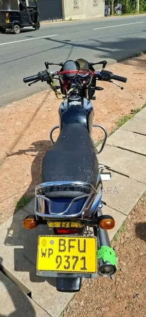 Bajaj CT100 2017