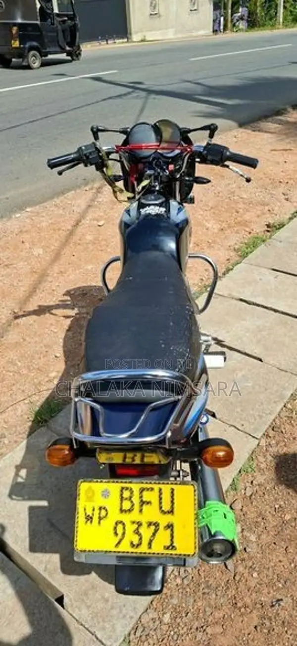 Bajaj CT100 2017