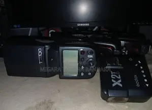 3 Tt600 Speed Lights, 12 Batteries Chargers X2 T Trigger