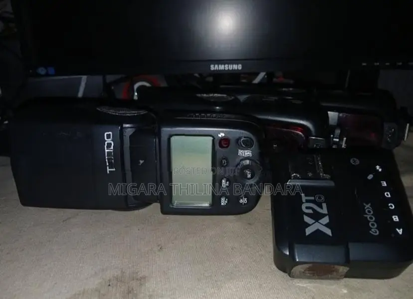3 Tt600 Speed Lights, 12 Batteries Chargers X2 T Trigger