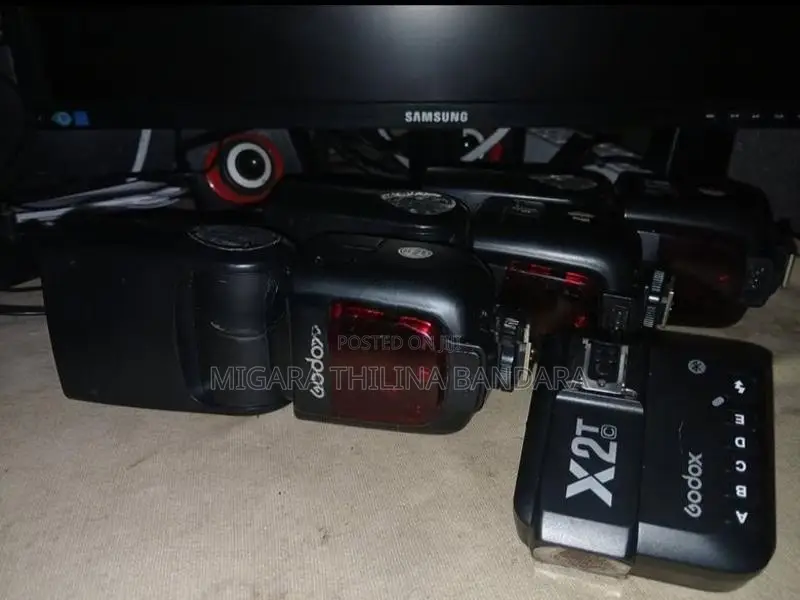 3 Tt600 Speed Lights, 12 Batteries Chargers X2 T Trigger