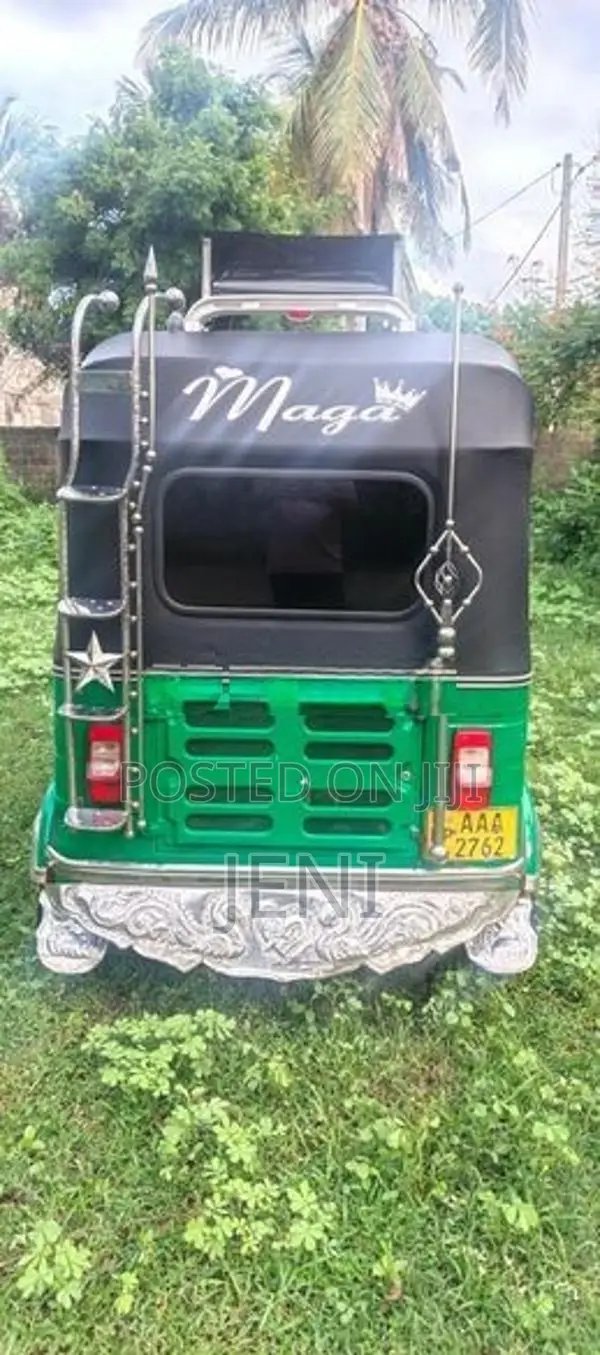 Bajaj RE 2012