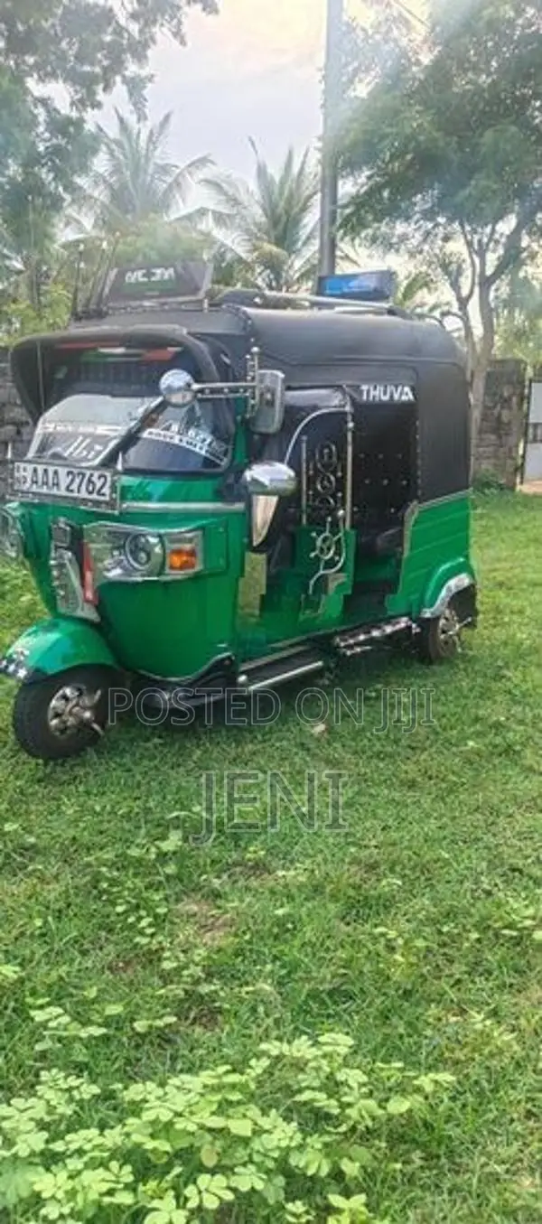 Bajaj RE 2012