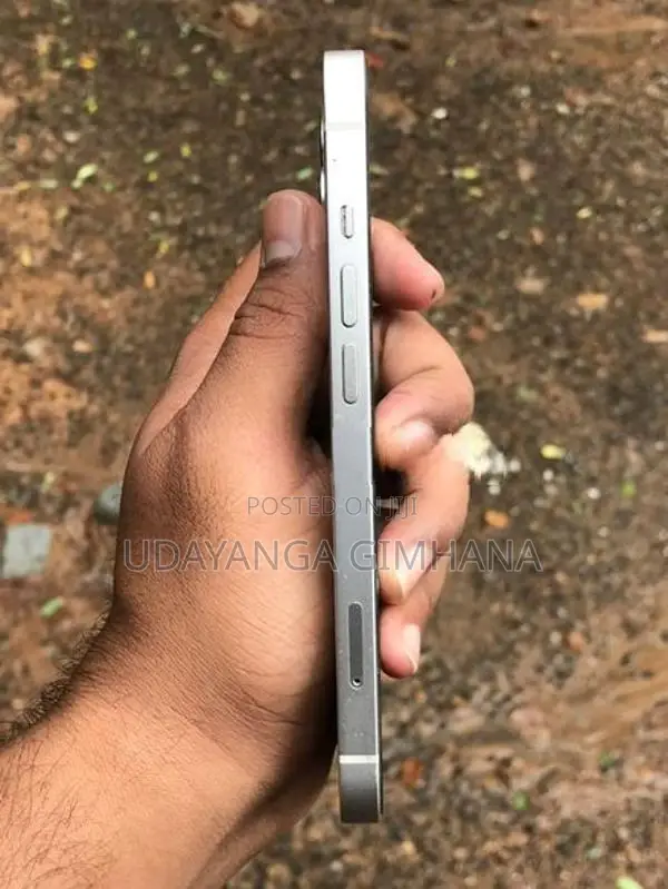 Apple iPhone 13 (Used)