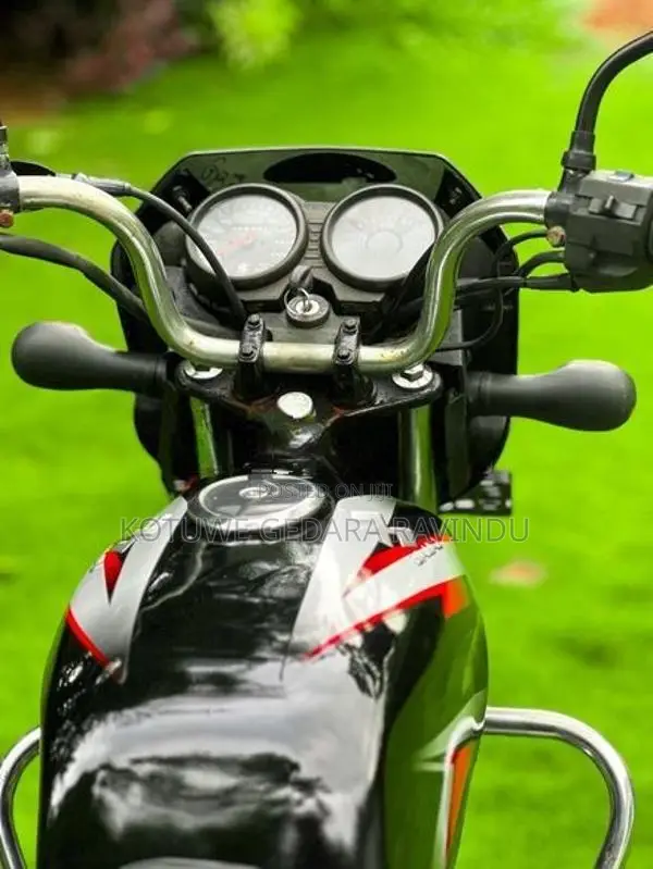 Bajaj CT100 2005