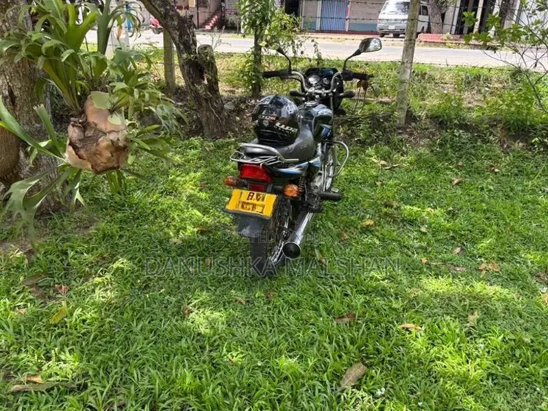 Bajaj CT100 2018