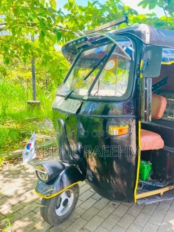 Bajaj RE 2001