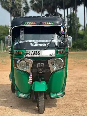 Bajaj RE 2019