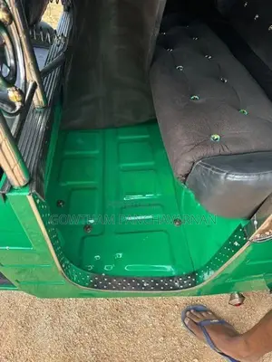 Bajaj RE 2019