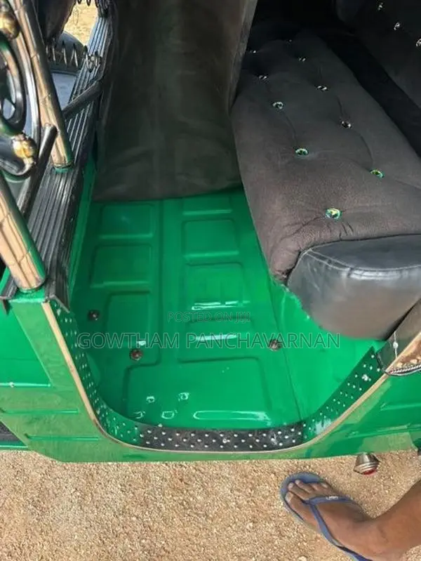 Bajaj RE 2019