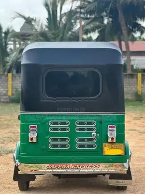 Bajaj RE 2019