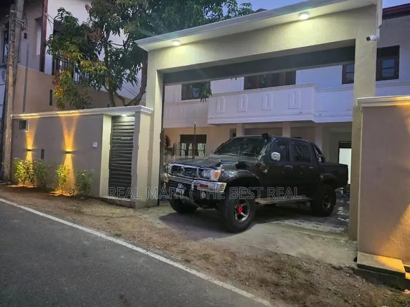 KOTTAWA : 5-BEDROOM (10-PERCH) HOUSE FOR SALE IN MATHTHEGODA